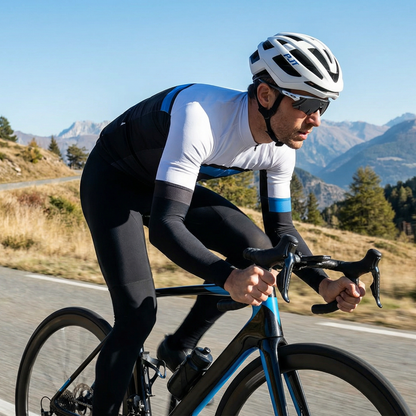 homme portant le casque pjt en velo