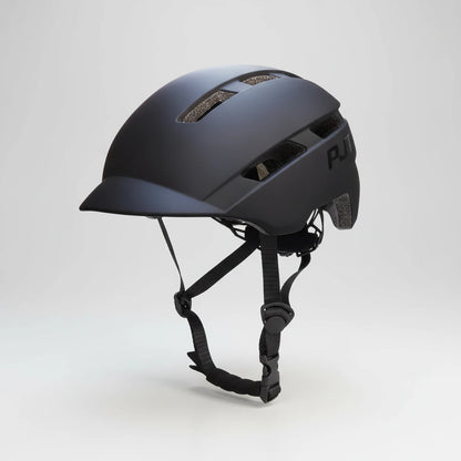 Casque de vélo urbain noir mat intégral avec logo "PJT" noir discret, design minimaliste et élégant pour le vélotaf avec visière intégrée.